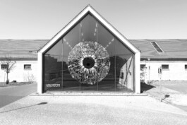 Lou, Hoyer, Künstlerin