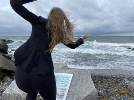 Lou, Hoyer, Künstlerin