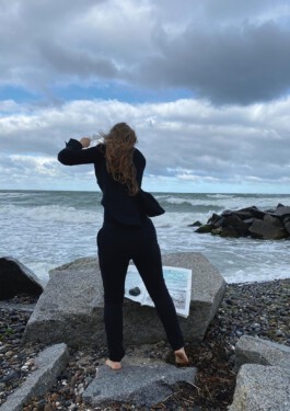 Lou, Hoyer, Künstlerin